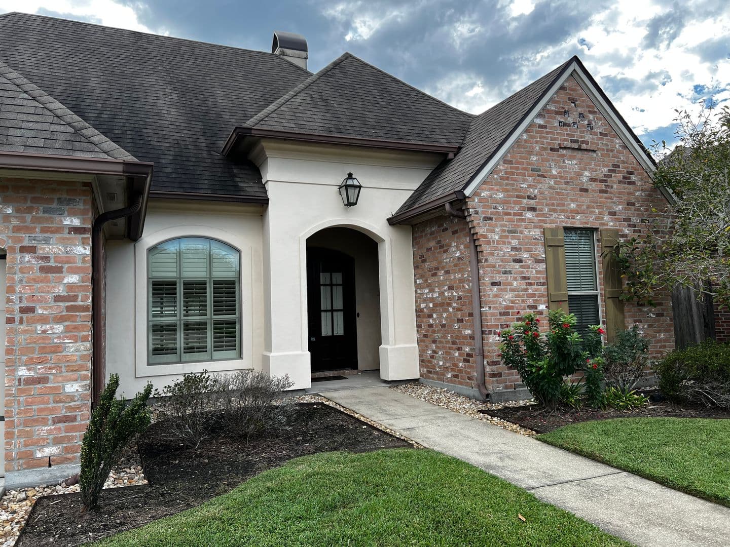 4 Bedroom, 3 Bathroom, Brick Home, Two Car Garage, Fireplace, High Ceilings, Granite Countertops, Fenced in Yard. Custom Built Home, Walkers Lake Subdivision , Triple-Split Floor Plan.